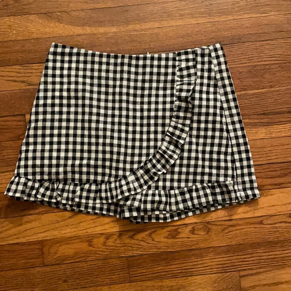 Size Large-gingham skort from altr’d State. Worn twice. Good condition.